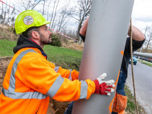 Výstavba nové trolejbusové tratě v Jihlavě pokračuje. Řidiče na Bedřichově teď čeká omezení