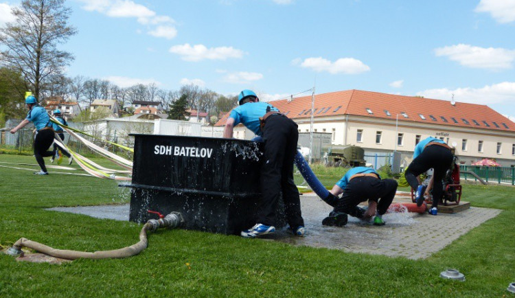 Dobrovolní hasiči - okrsková soutěž v Batelově, 7.5.2016