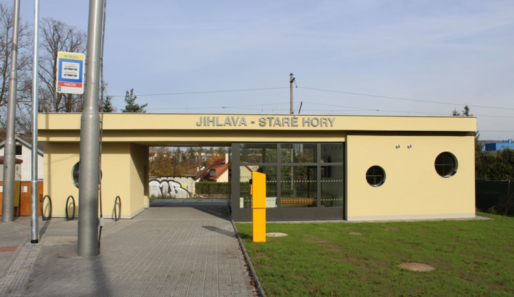 Jihlava má nový dopravní terminál Na Dolech